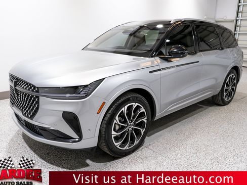 Used 2024 Lincoln Nautilus Reserve w/ Equipment Group 202A AWD/4WD image 2