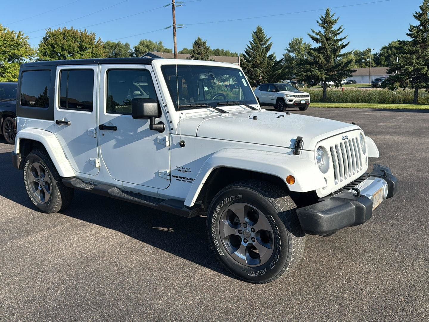 Used 2017 Jeep Wrangler Unlimited Sahara w/ Connectivity Group AWD/4WD image 5