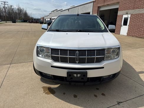 Used 2010 Lincoln MKX AWD image 2