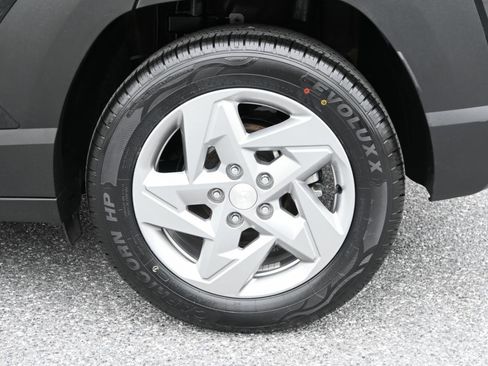 Used 2024 Hyundai Kona SE FWD image 16