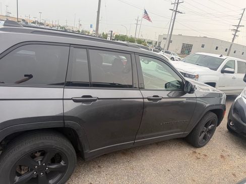 Used 2023 Jeep Grand Cherokee Altitude AWD/4WD image 4