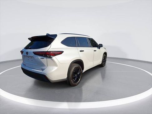 Certified 2025 Toyota Highlander XLE AWD/4WD image 9