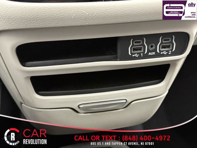 Used 2024 Chrysler Pacifica Touring-L FWD image 59