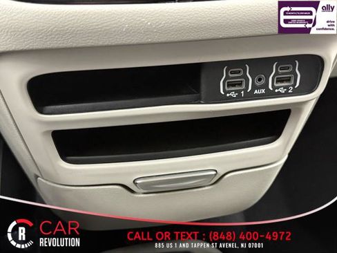 Used 2024 Chrysler Pacifica Touring-L FWD image 59