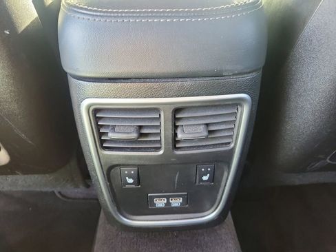 Used 2019 Chrysler 300 Limited RWD image 11