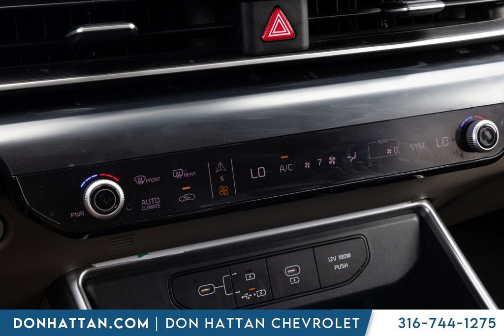 Used 2025 Kia Carnival FWD image 10