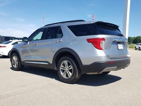 Used 2020 Ford Explorer XLT w/ Equipment Group 202A AWD/4WD image 8