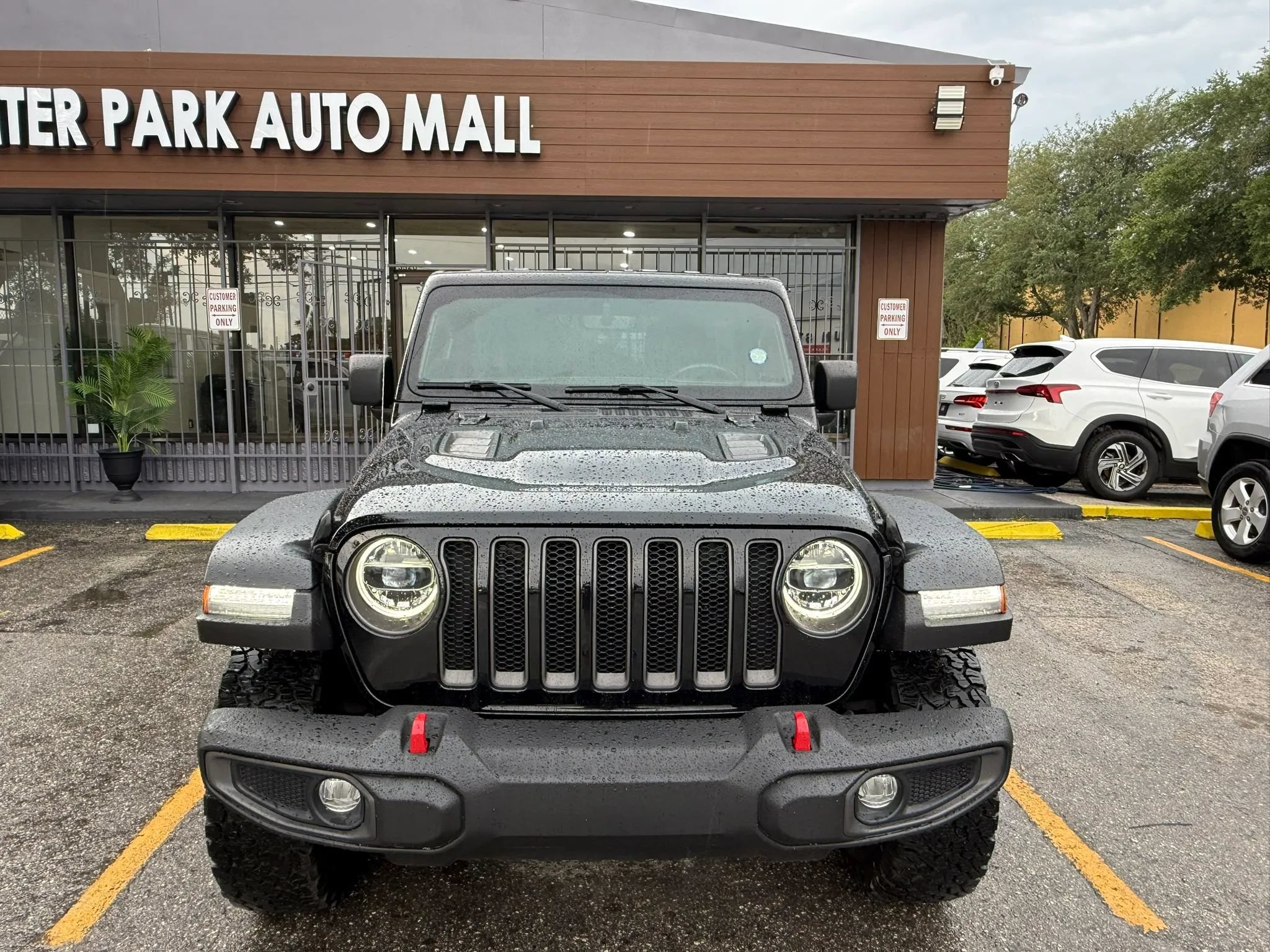 Used 2022 Jeep Wrangler Unlimited Rubicon w/ LED Lighting Group AWD/4WD image 2