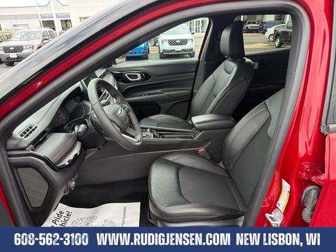 Used 2025 Jeep Compass Trailhawk AWD/4WD image 9