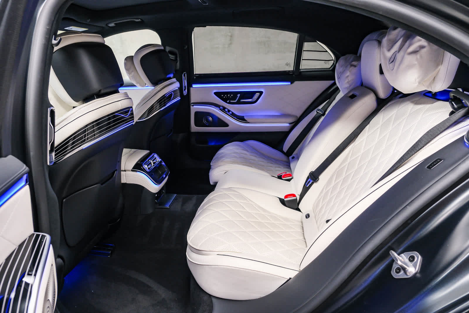 Used 2022 Mercedes-Benz S 580 4MATIC Sedan w/ AMG Line Package image 23