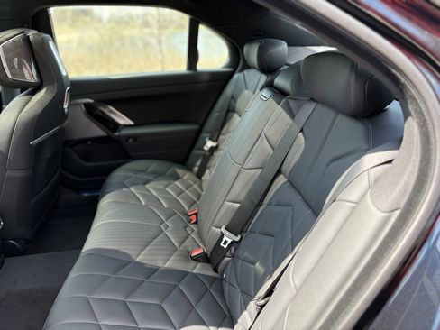 Used 2025 BMW 760i xDrive image 17