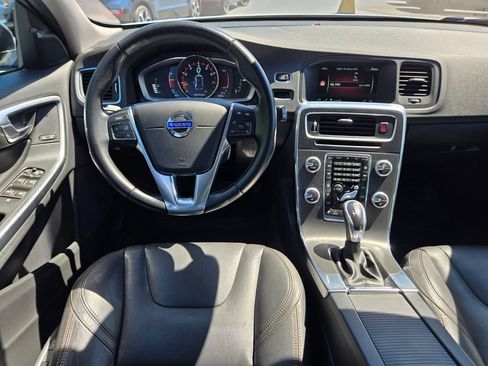 Used 2016 Volvo V60 T5 Cross Country w/ Convenience Package AWD/4WD image 18