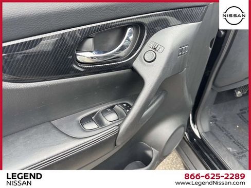 Used 2018 Nissan Rogue SL w/ Premium Package image 15