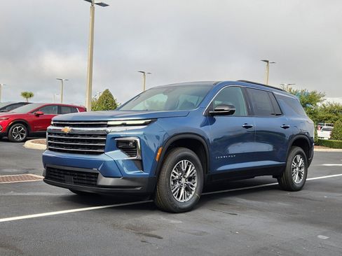 New 2026 Chevrolet Traverse LT w/ Driver Confidence Package image 2