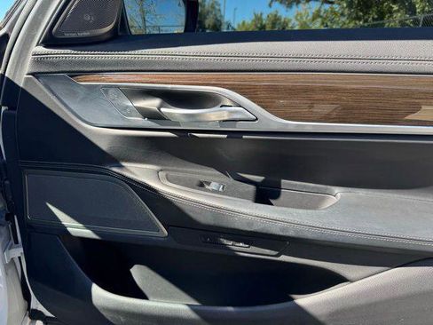 Used 2020 BMW 740i image 28