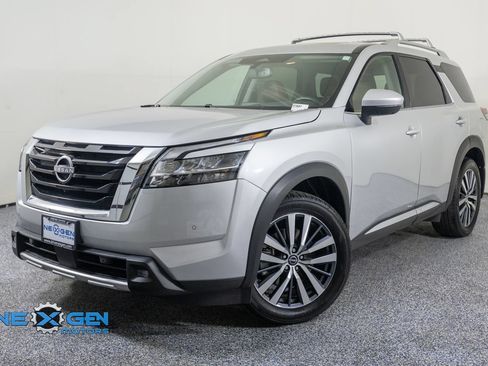 Used 2022 Nissan Pathfinder Platinum AWD/4WD image 3