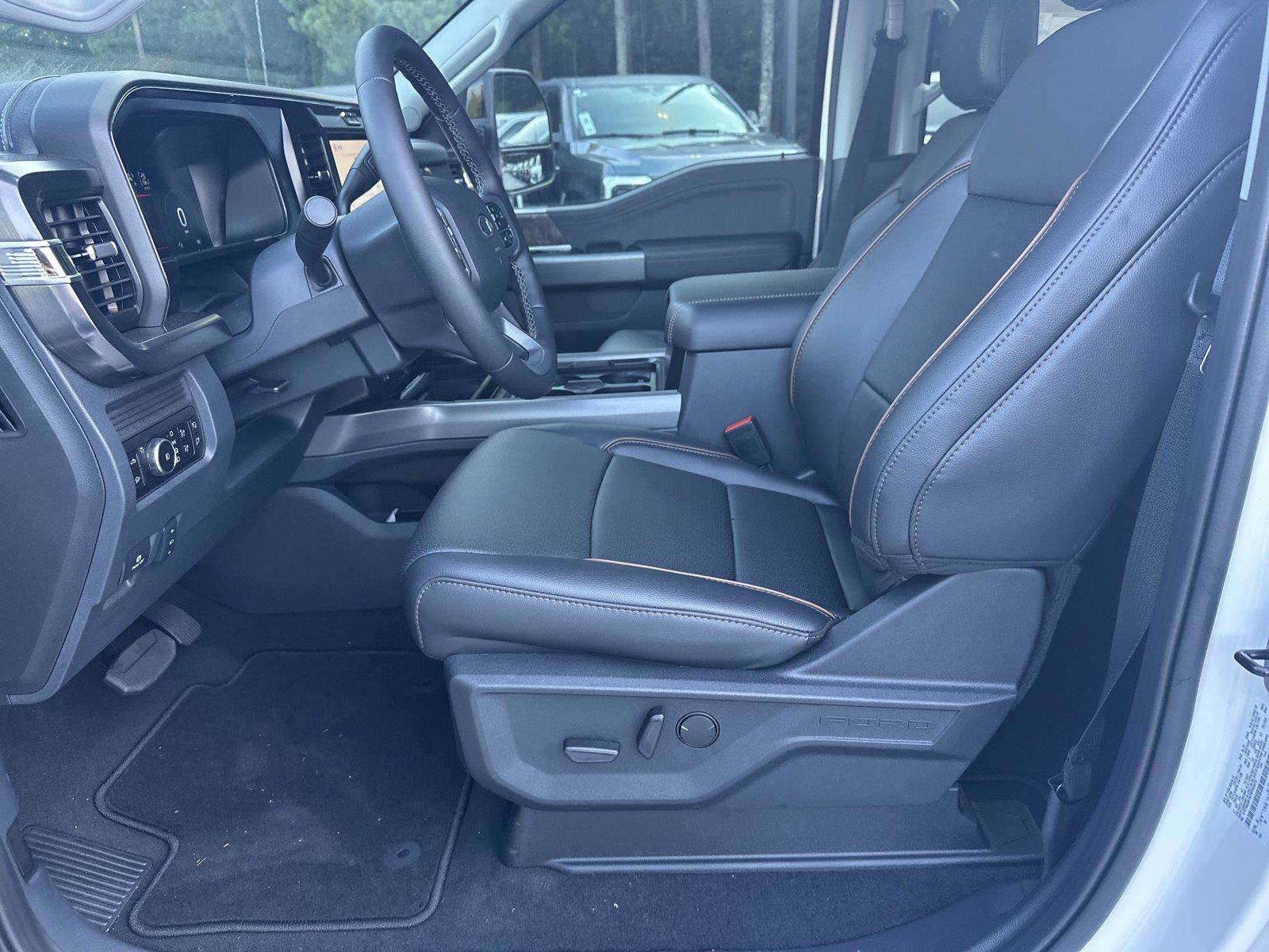 New 2026 Ford F250 Lariat w/ Black Appearance Package AWD/4WD image 9