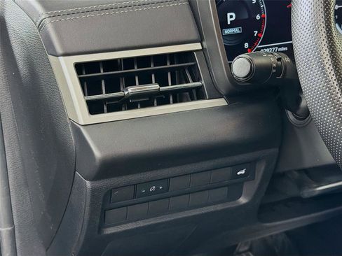 Used 2023 Mitsubishi Outlander SE AWD/4WD image 10