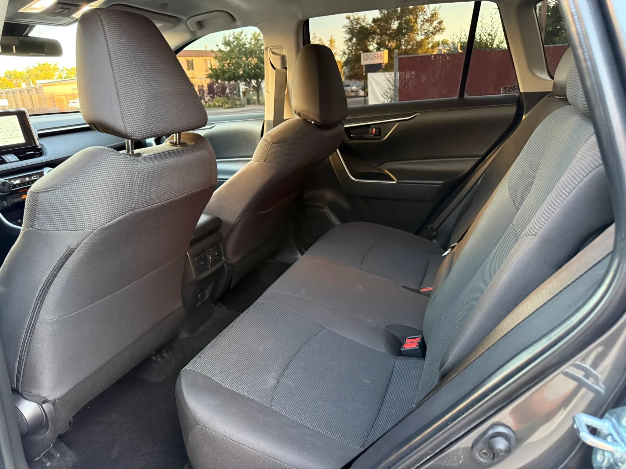 Used 2025 Toyota RAV4 LE AWD/4WD image 13