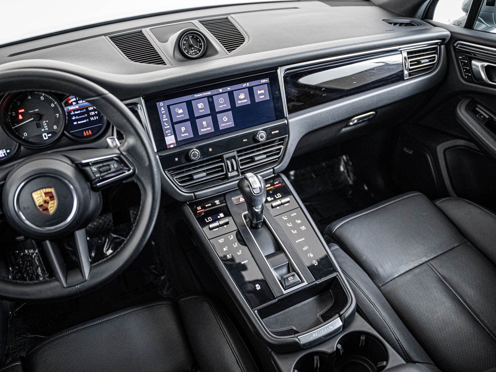 Certified 2023 Porsche Macan AWD/4WD image 19