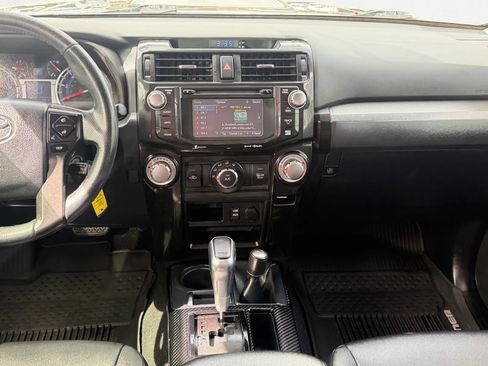 Used 2017 Toyota 4Runner TRD Off-Road Premium AWD/4WD image 17