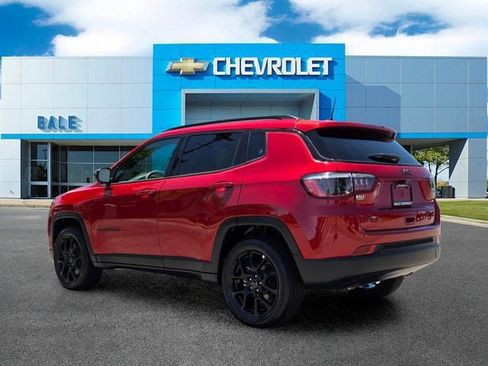 Used 2025 Jeep Compass Latitude w/ Altitude Special Edition AWD/4WD image 5