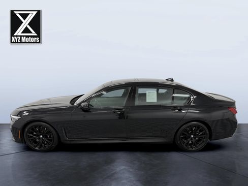 Used 2022 BMW M760i xDrive w/ Luxury Rear Seating Package AWD/4WD image 3