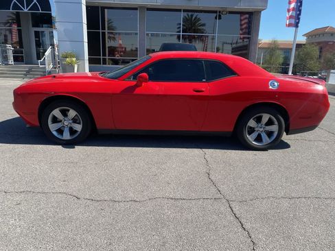 Used 2022 Dodge Challenger SXT RWD image 9