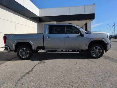 Used 2025 GMC Sierra 2500 SLT w/ SLT Premium Package image 11