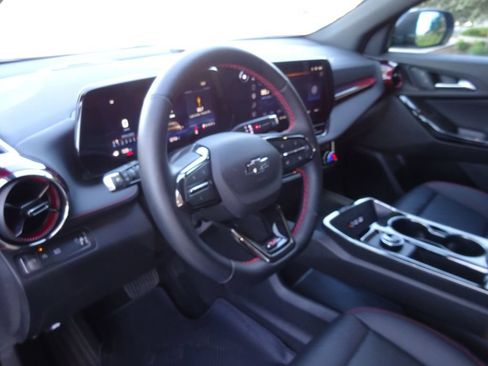 Certified 2025 Chevrolet Equinox RS FWD image 12