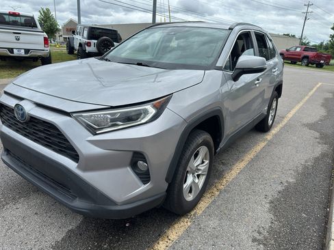 Used 2021 Toyota RAV4 XLE AWD/4WD image 8