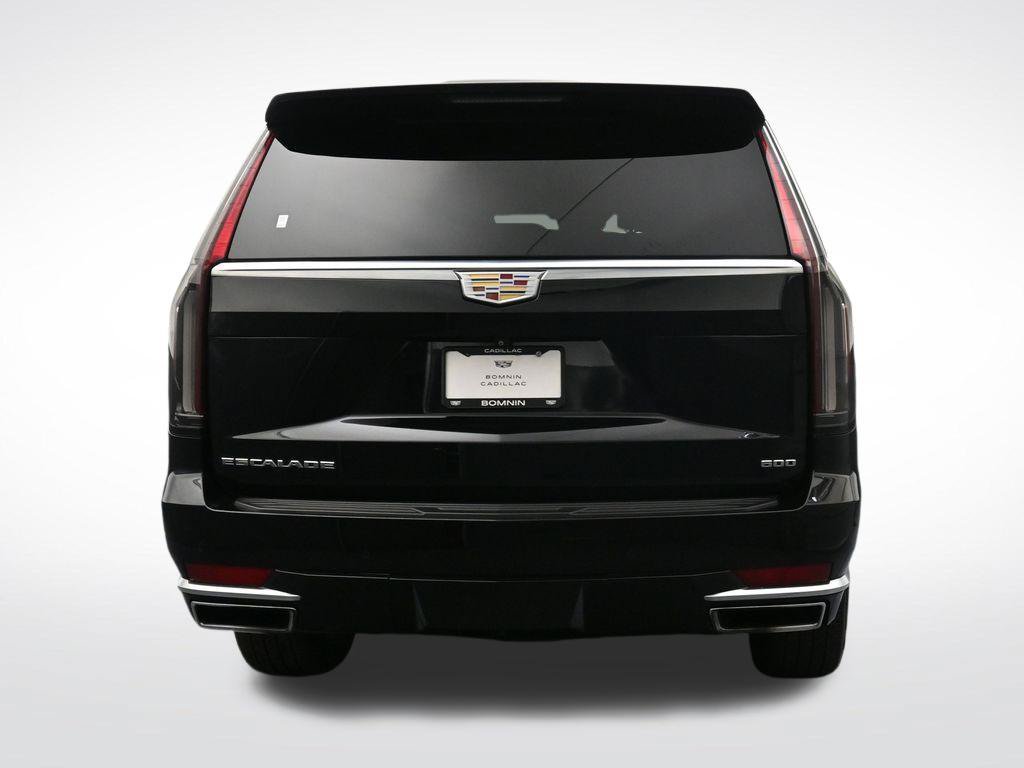 Used 2022 Cadillac Escalade Luxury w/ LPO, Illumination Package AWD/4WD image 4