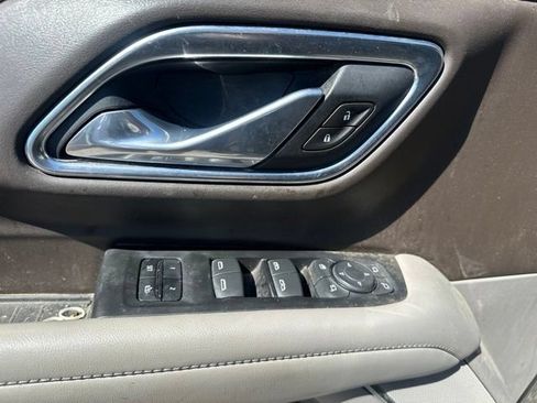 Used 2021 Chevrolet Suburban Z71 w/ Z71 Signature Package AWD/4WD image 13