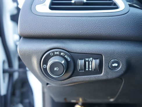 Used 2015 Chrysler 200 C w/ Navigation & Sound Group I image 17