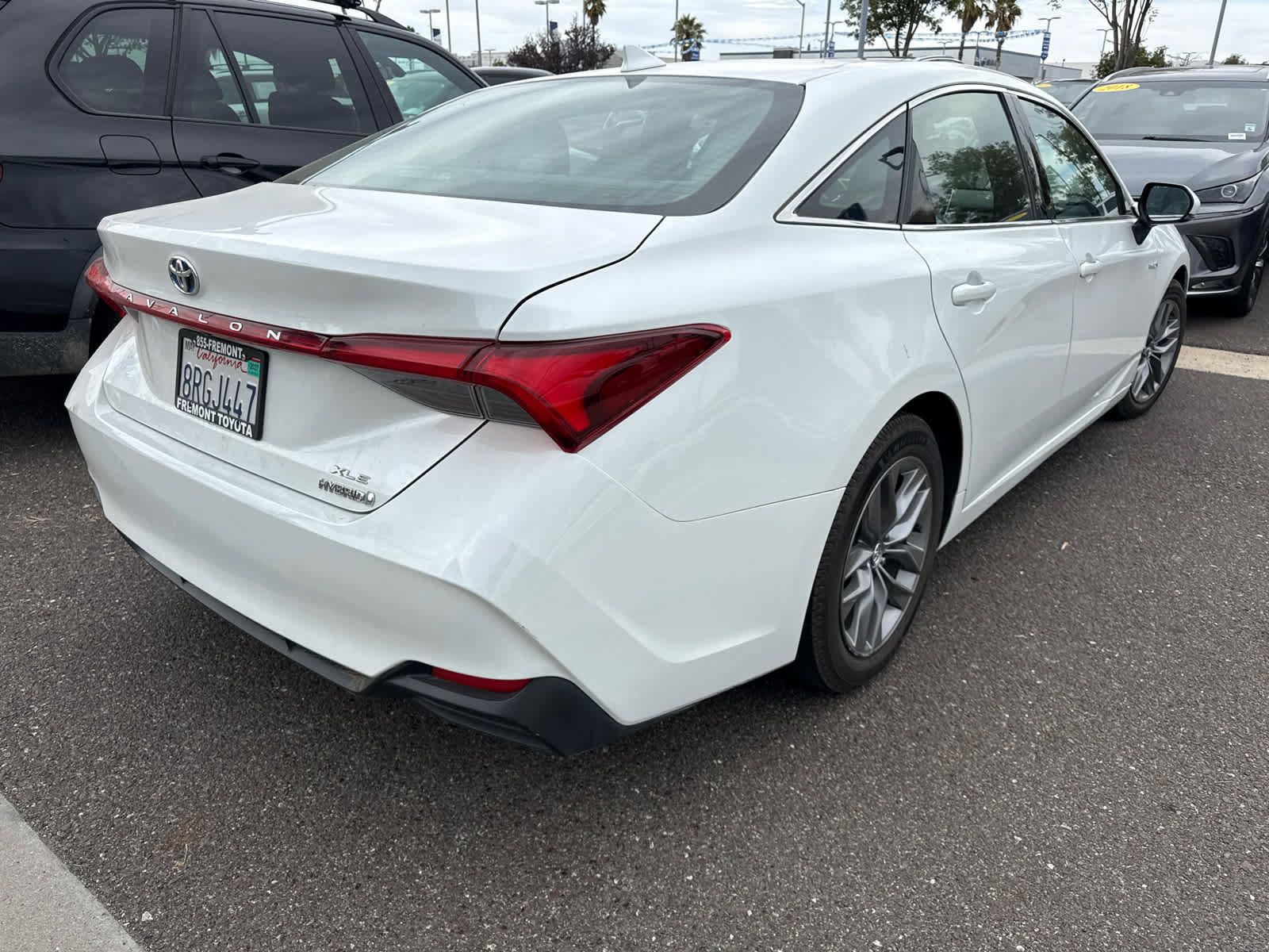 Used 2020 Toyota Avalon XLE w/ Moonroof Package FWD image 3