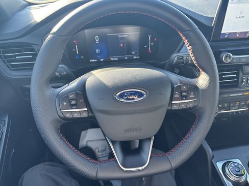 Used 2025 Ford Escape ST-Line Select image 18