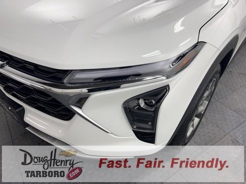 New 2025 Chevrolet Trax LT w/ Sunroof Package image 11