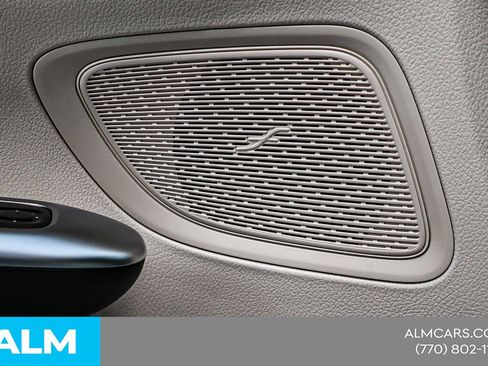 Used 2025 Mercedes-Benz C 300 Sedan image 38