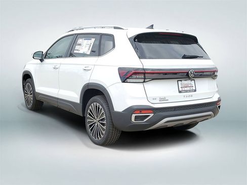New 2026 Volkswagen Taos SE FWD image 4