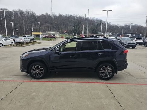 Certified 2022 Toyota RAV4 XLE Premium image 8