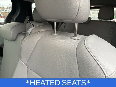 Used 2025 Toyota Sienna XLE image 11