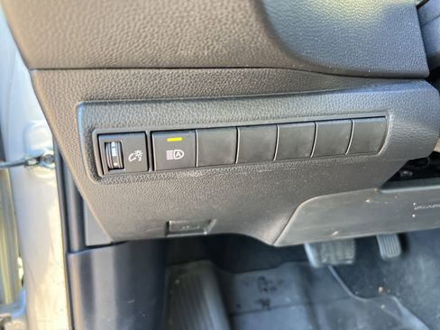 Used 2022 Toyota Corolla LE image 35