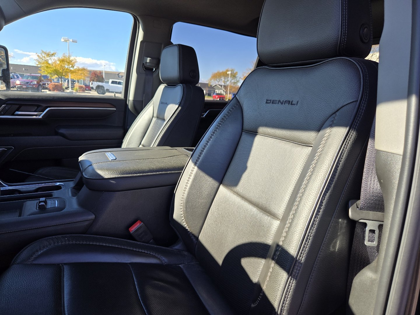Used 2025 GMC Sierra 3500 Denali w/ Denali Reserve Package AWD/4WD image 2
