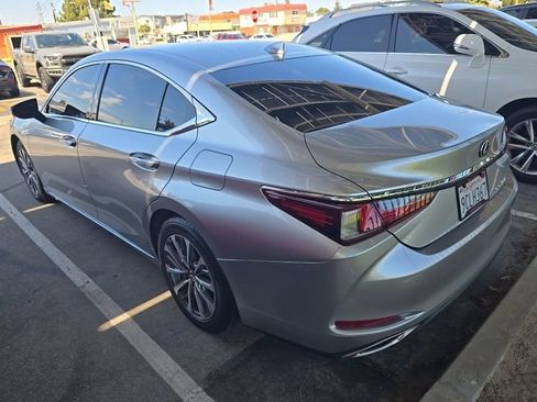 Used 2022 Lexus ES 350 w/ Accessory Package FWD image 3