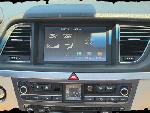 Used 2015 Hyundai Genesis 5.0 RWD image 21
