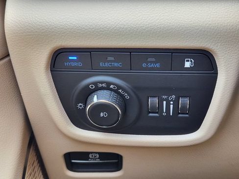 Certified 2022 Jeep Grand Cherokee Limited 4xe w/ Luxury Tech Group II AWD/4WD image 20