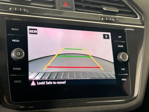 Used 2022 Volkswagen Tiguan SE R-Line image 13