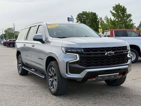 Used 2024 Chevrolet Suburban Z71 w/ Luxury Package AWD/4WD image 4