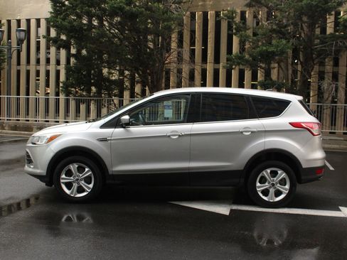 Used 2015 Ford Escape SE AWD/4WD image 12