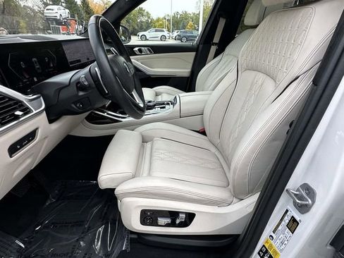 Certified 2024 BMW X7 xDrive40i w/ Executive Package image 28